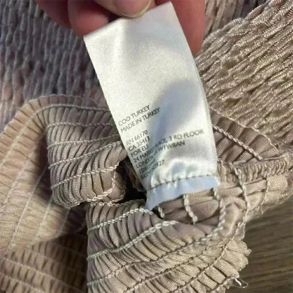 Light Before Dark Women's Pink Off-The-Shoulder Smocked Velvet Crop Top Size M - Picture 6 of 7